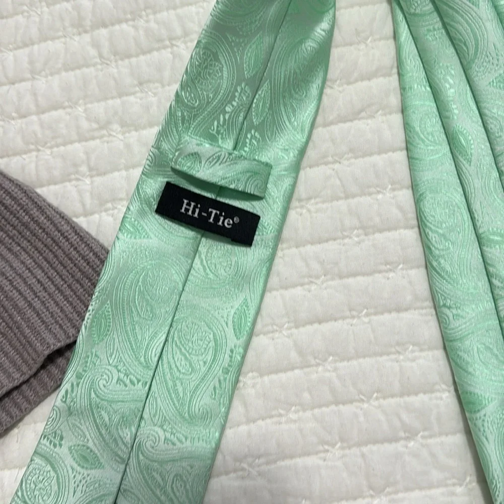 hi-tie like new